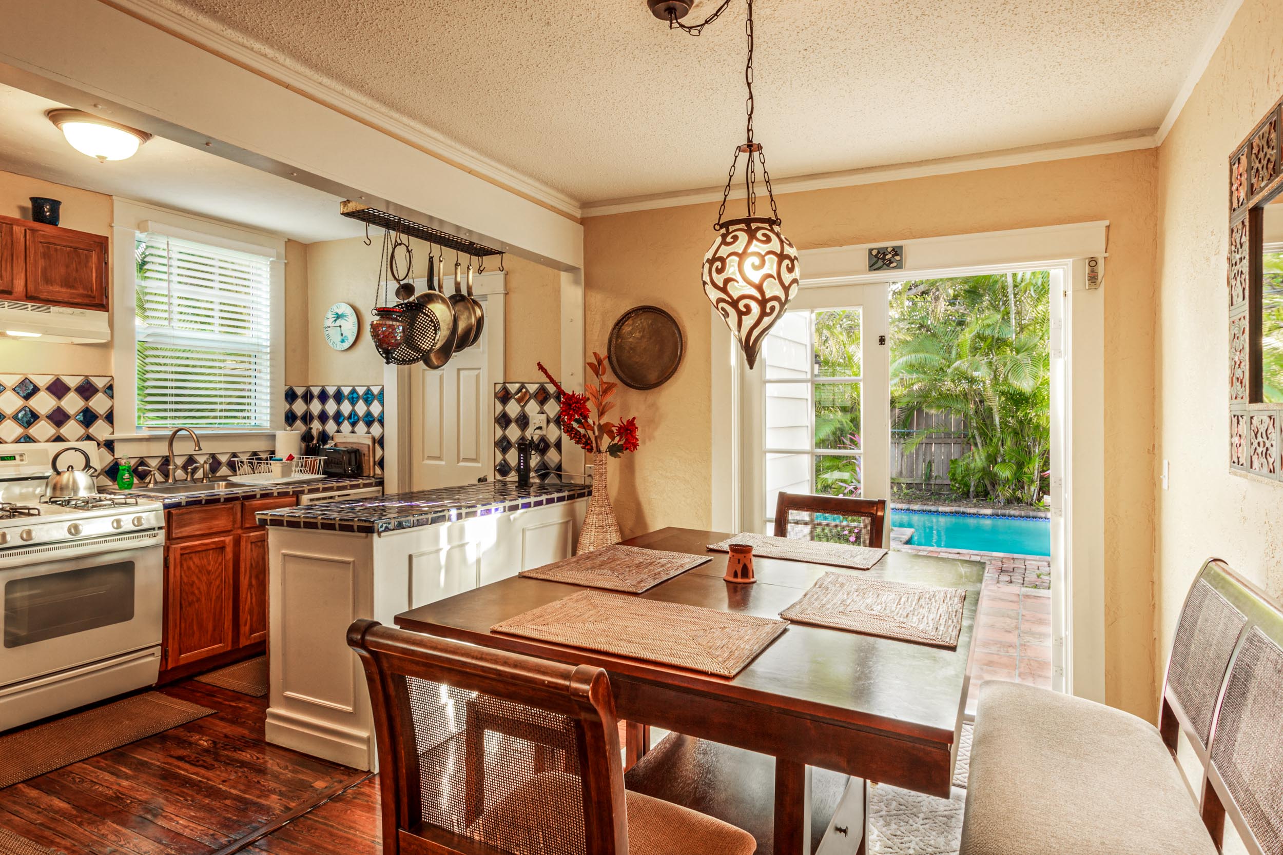 MichaelCushmanPhotographyMotion742PennStDiningKitchen